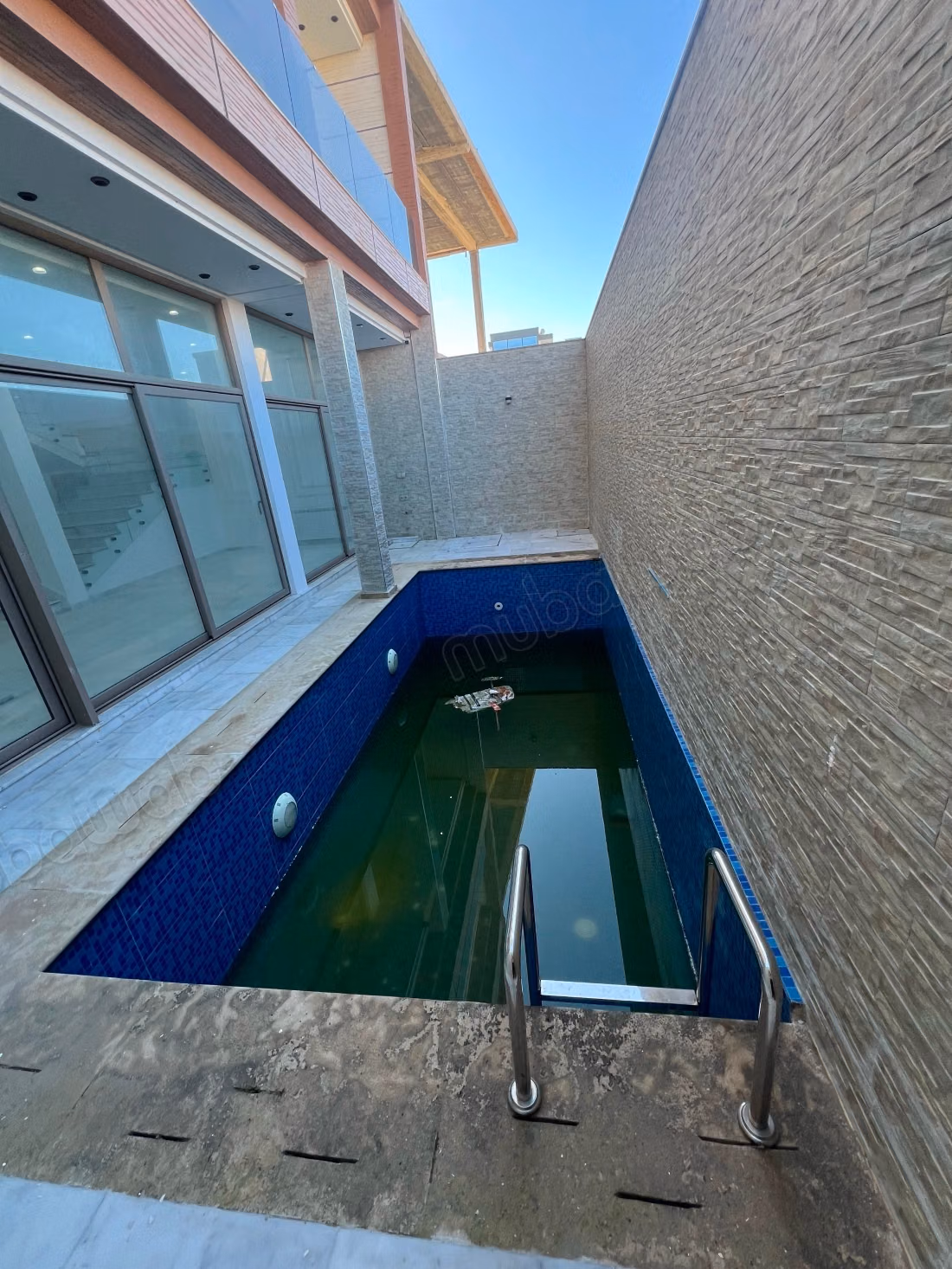 Luxury Villa for sale in Malabata. 
Dimension 210 m². 
Robust door, Residence with security