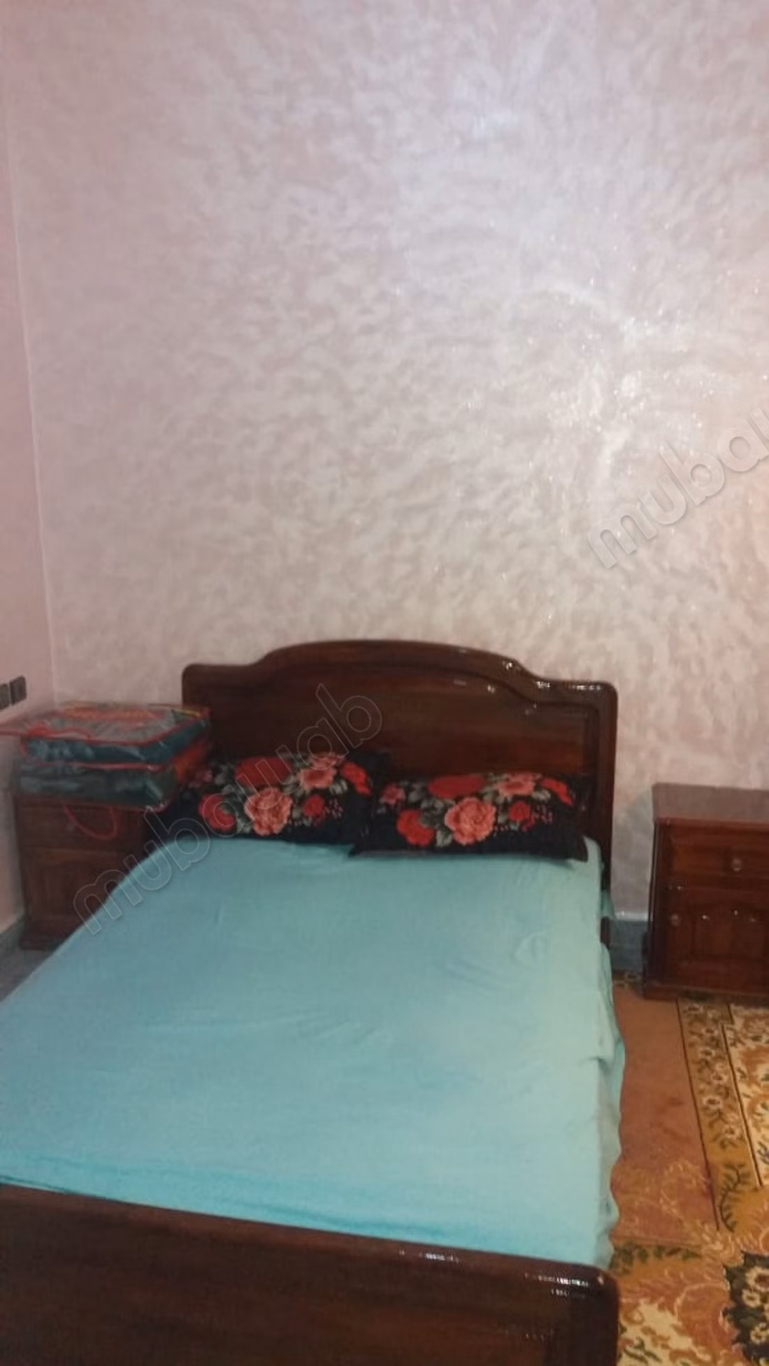 Appartements à louer. Petite surface de 85 m². Salon traditionnel et système de parabole