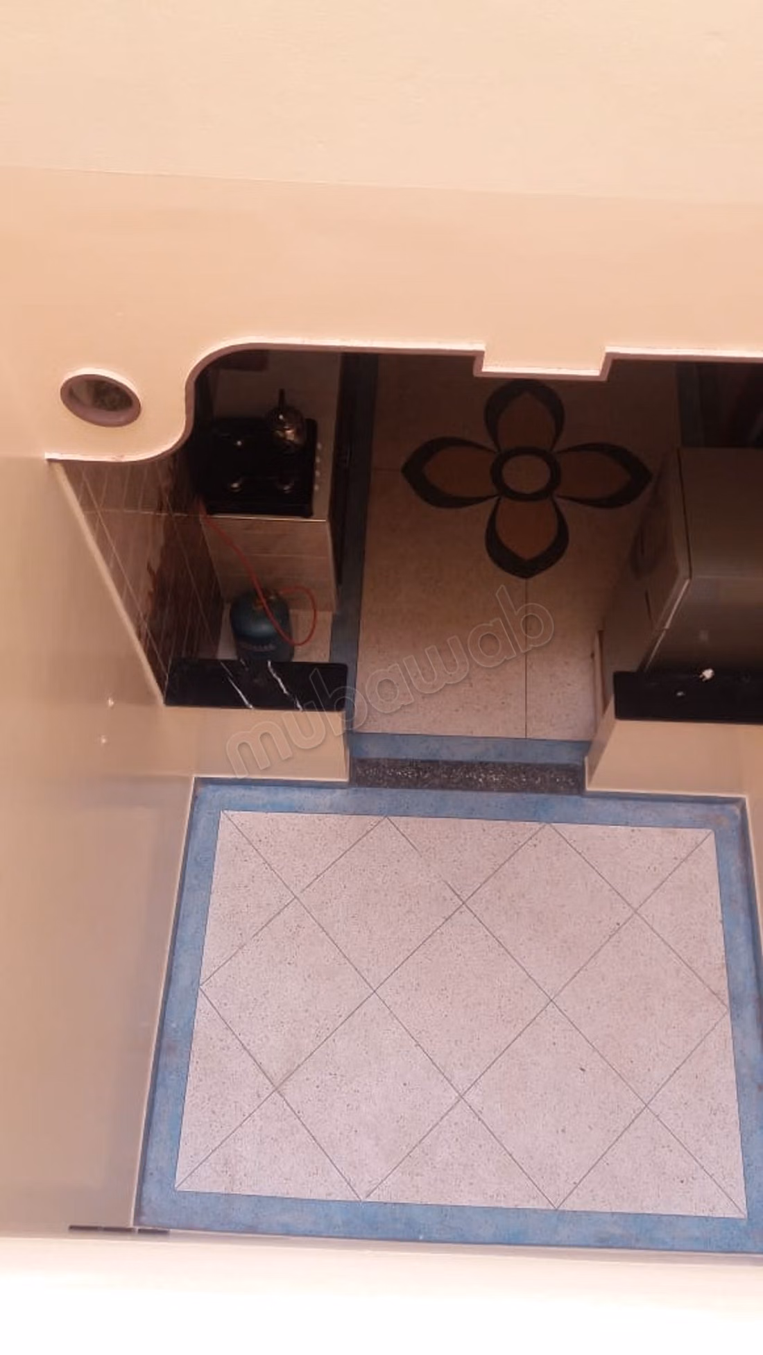 Appartements à louer. Petite surface de 85 m². Salon traditionnel et système de parabole