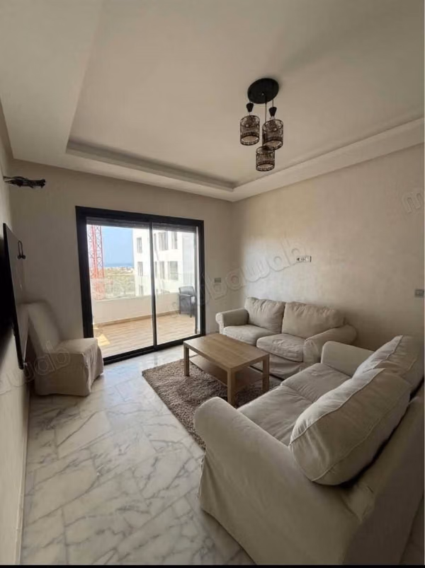 Superbe appartement à louer. 2 grandes pièces. Environnement calme avec vue sur la mer et double vitrage