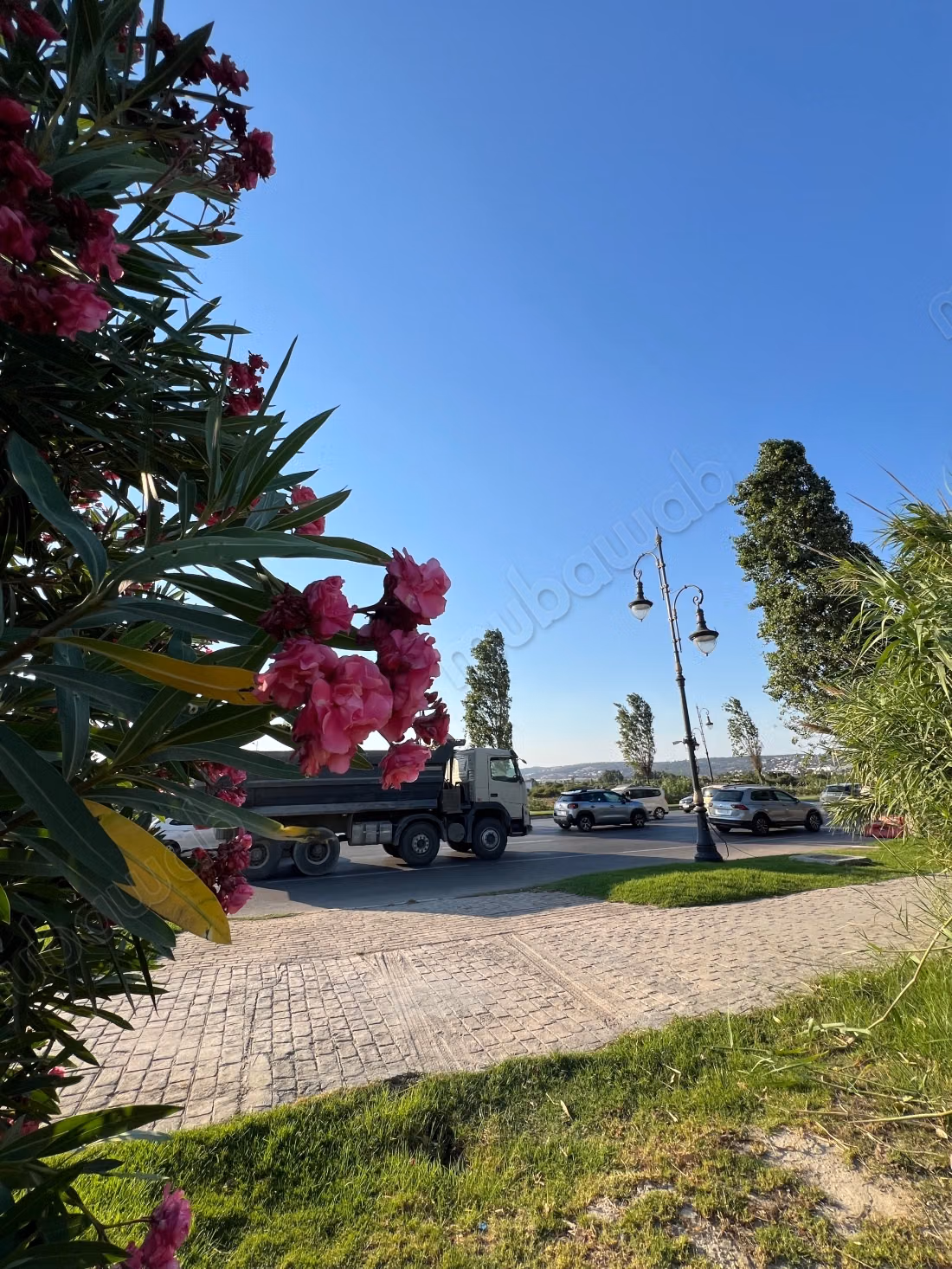 Land for showroom on Route Rabat Gzinaia. Area 2034 m²