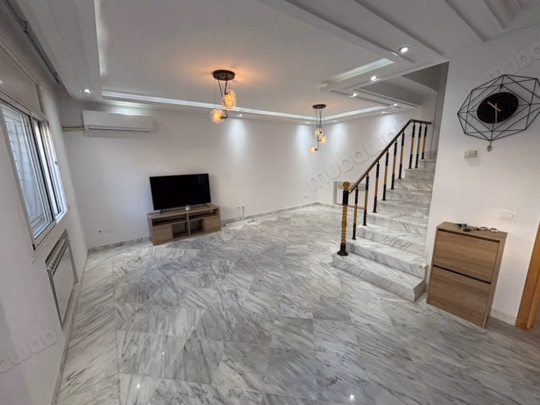 Villa de luxe à vendre à Cité el Ghazela. S4 chambres. Fibre optique, résidence sécurisée Titre Foncier Bleu