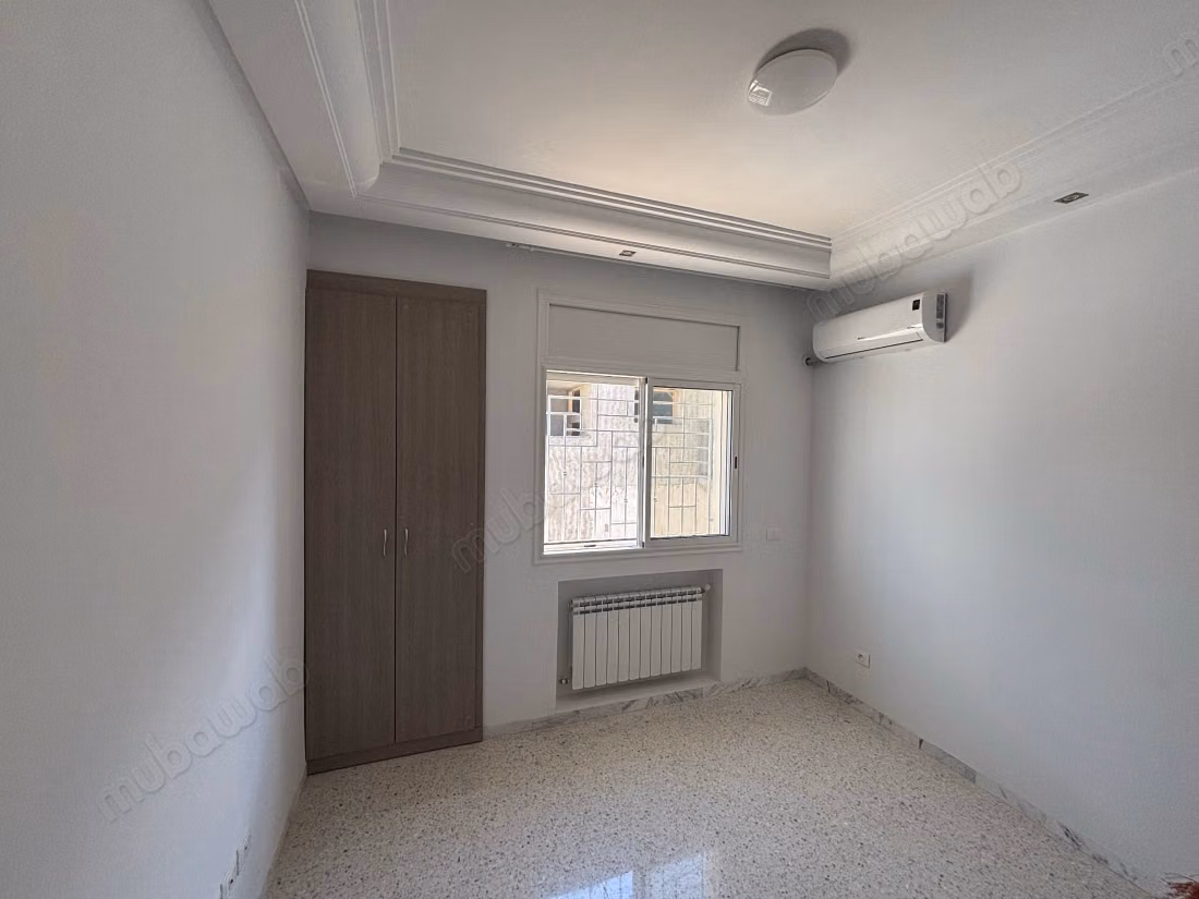 Villa de luxe à vendre à Cité el Ghazela. S4 chambres. Fibre optique, résidence sécurisée Titre Foncier Bleu
