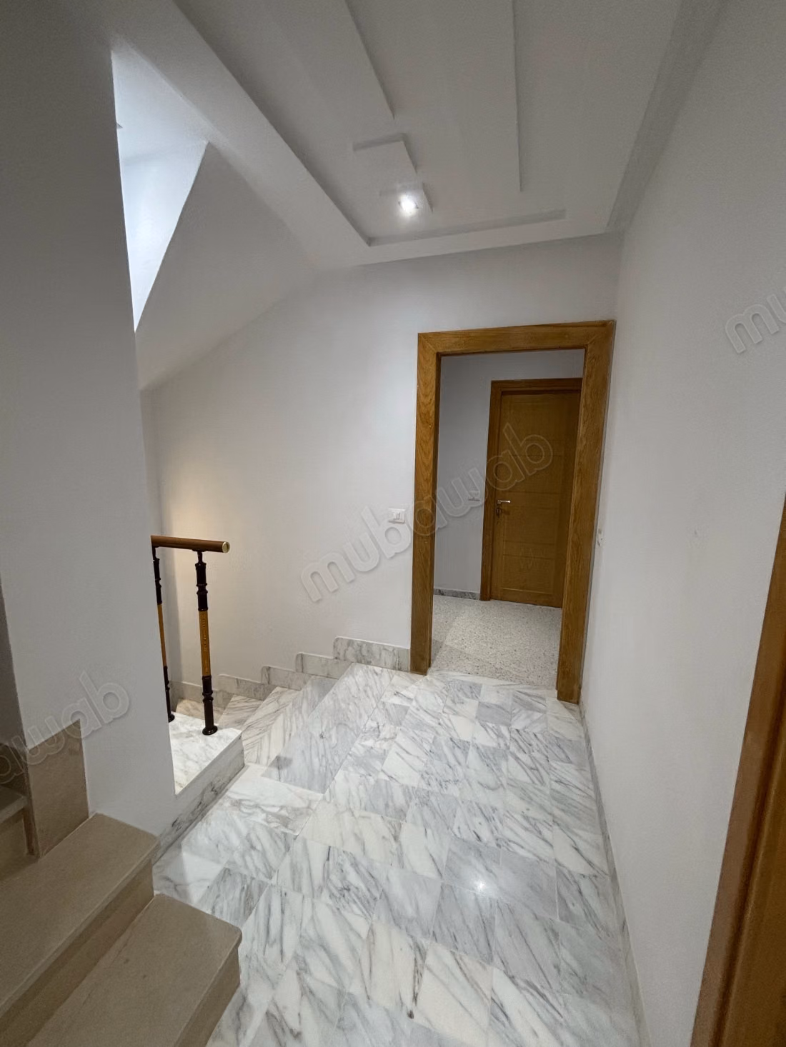 Villa de luxe à vendre à Cité el Ghazela. S4 chambres. Fibre optique, résidence sécurisée Titre Foncier Bleu