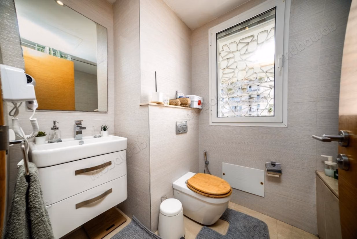 Prachtig appartement met moderne gemeubileerd terras