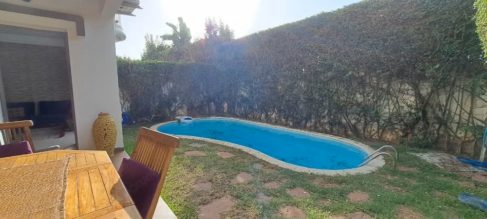 Mooie villa met gemeubeld zwembad te huur