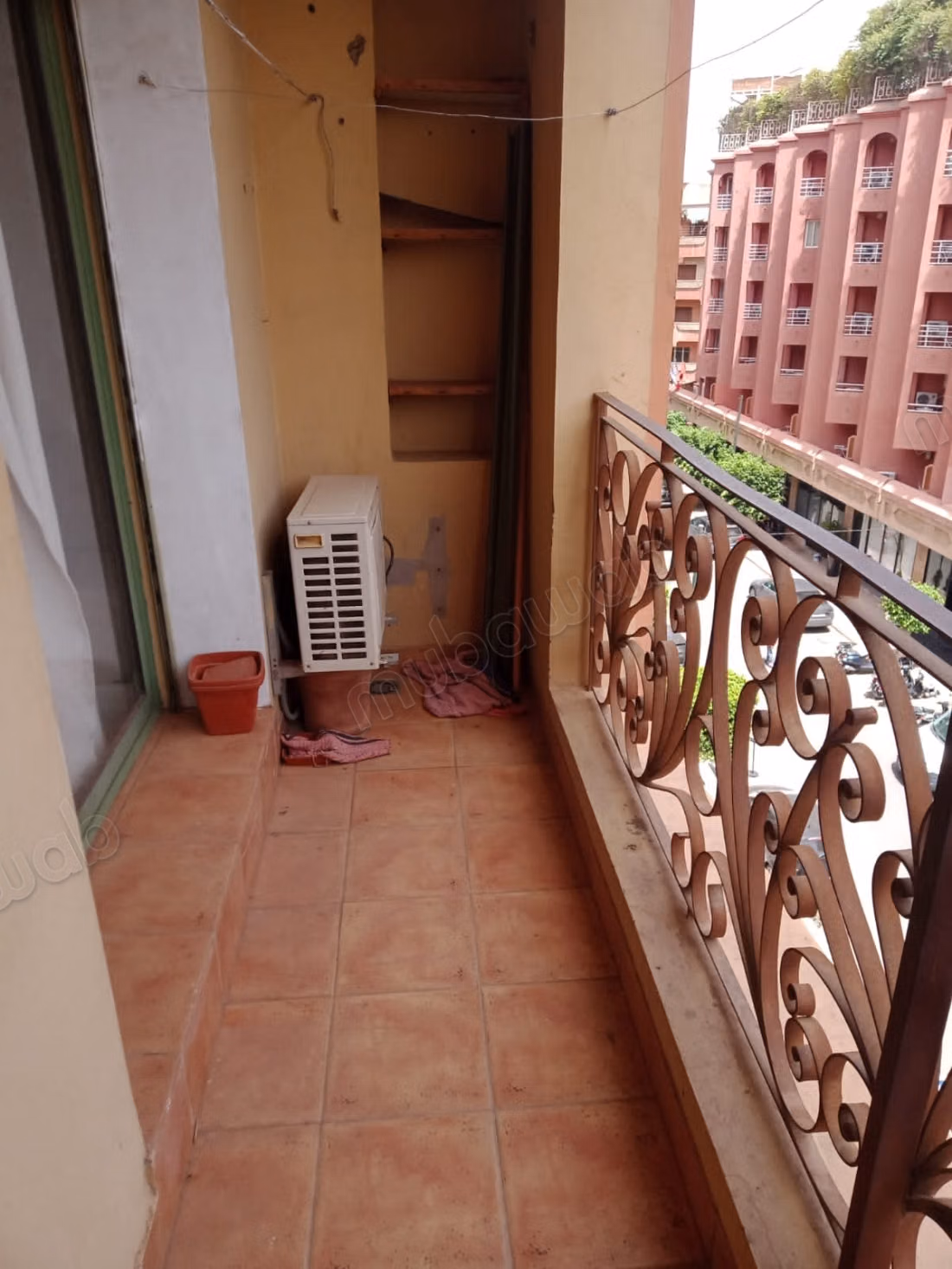 Appartement à vendre à Boulevard Med 
1 chambre. Bien meublé