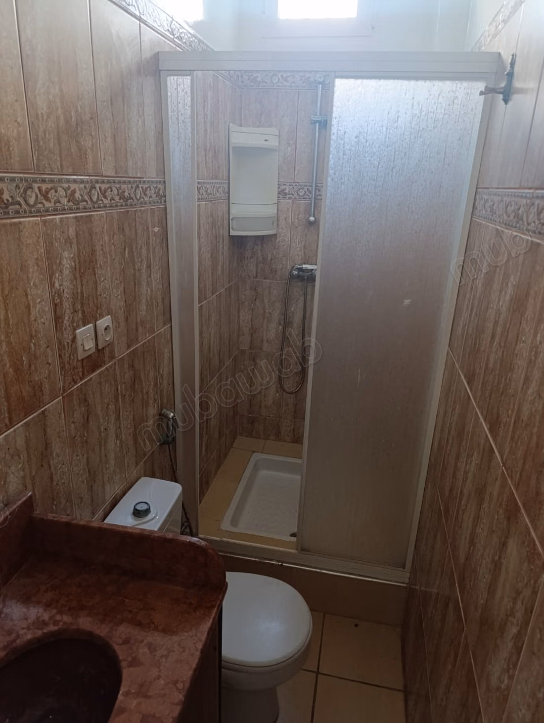 Location villa plein pied à Oasis.
Superficie 200 m².
Salon européen