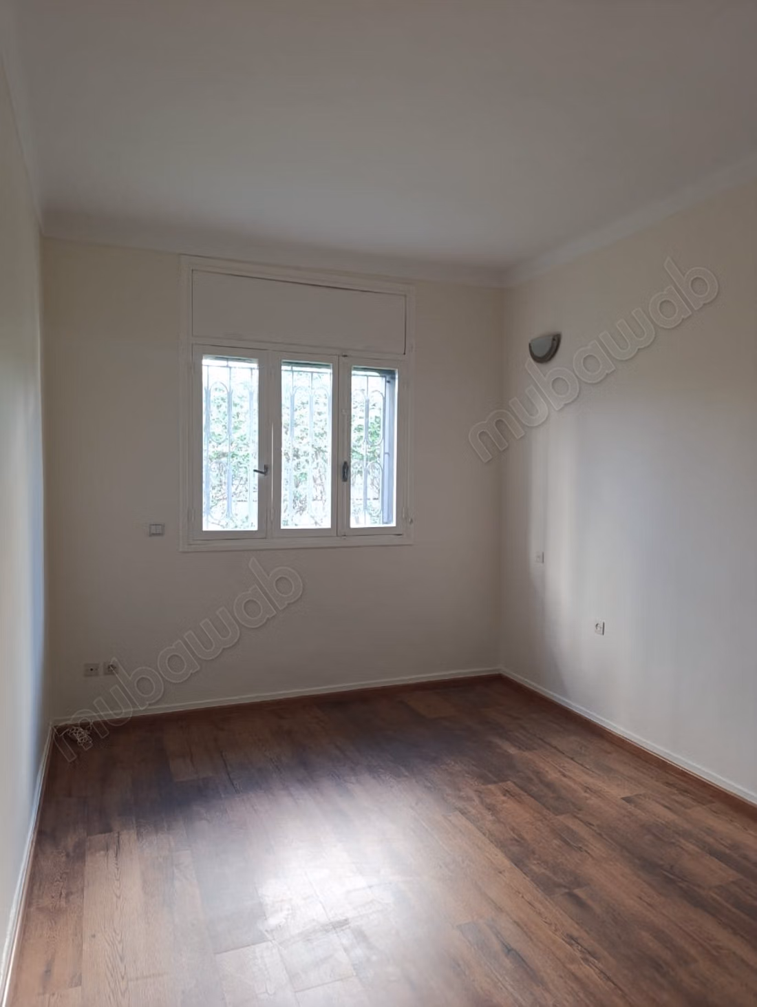 Location villa plein pied à Oasis.
Superficie 200 m².
Salon européen