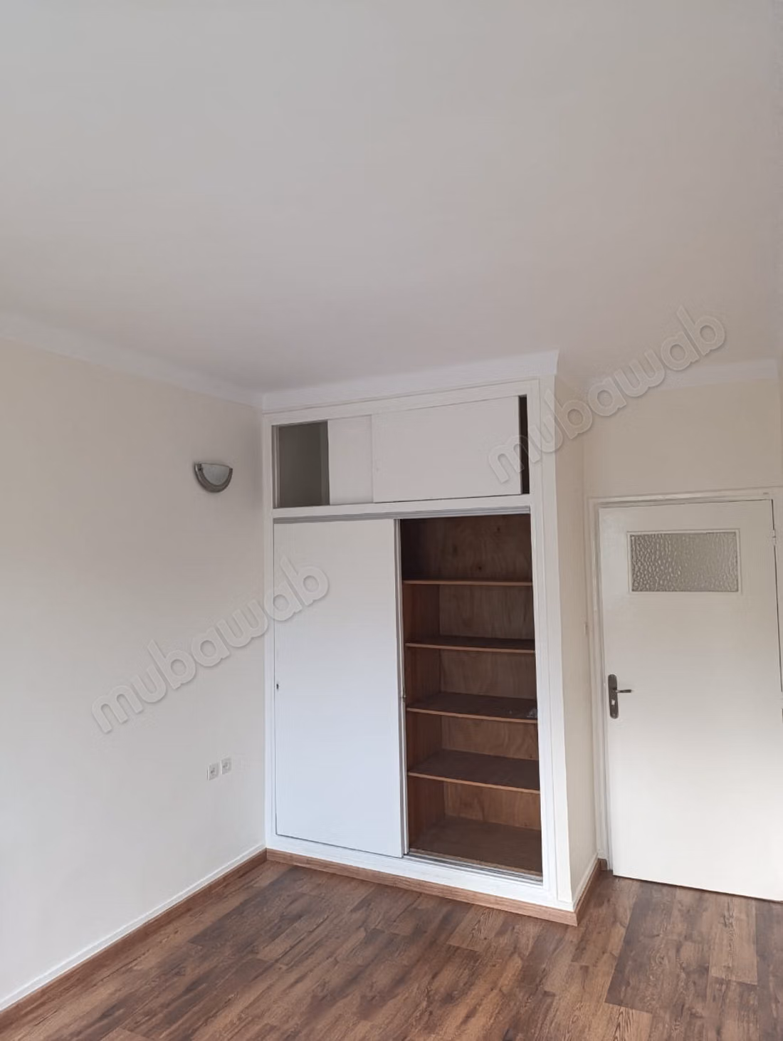 Location villa plein pied à Oasis.
Superficie 200 m².
Salon européen
