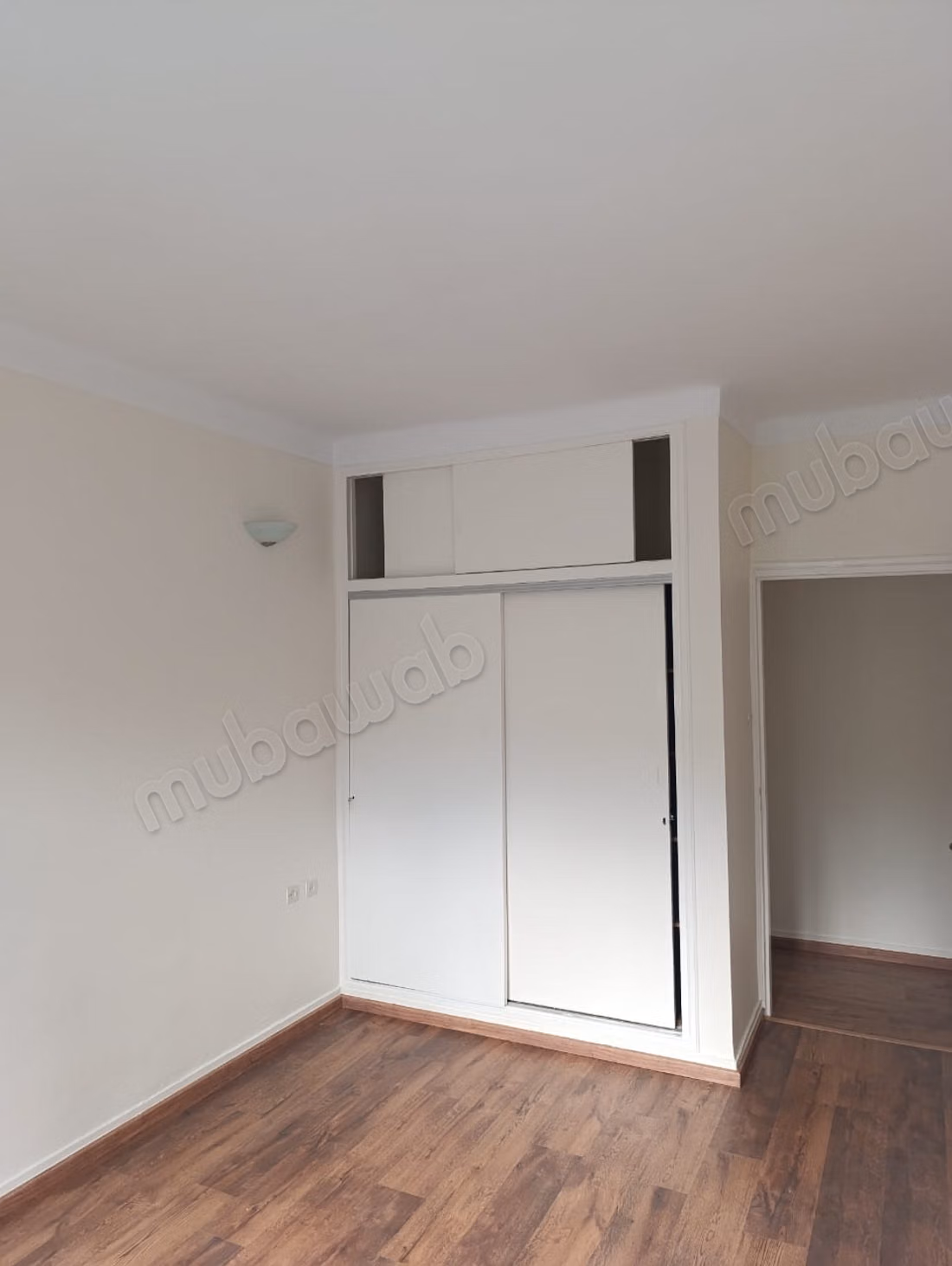 Location villa plein pied à Oasis.
Superficie 200 m².
Salon européen