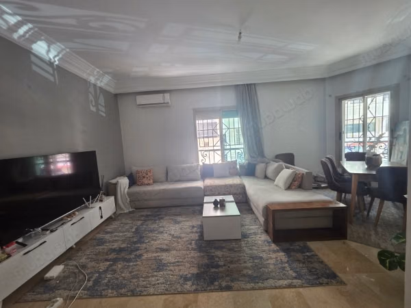 Ongemeubileerd appartement goed gelegen in Racine