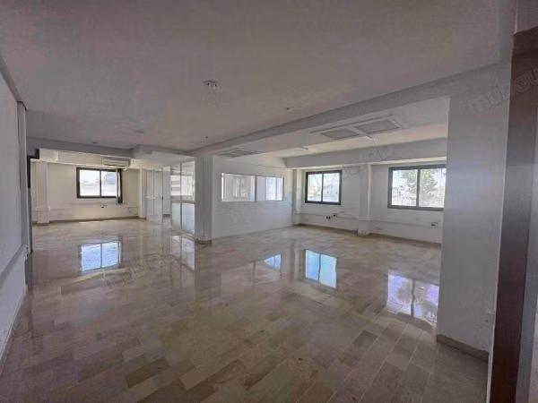  Monplaisir: bureau de 320 m² à louer