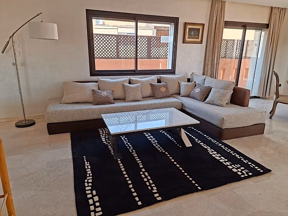 Atypisch appartement met 75m² terras