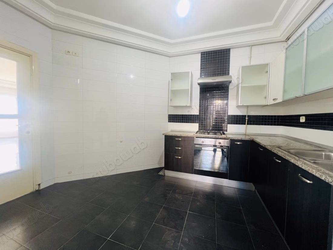 A louer un appartement en S3 à Ennasr 1