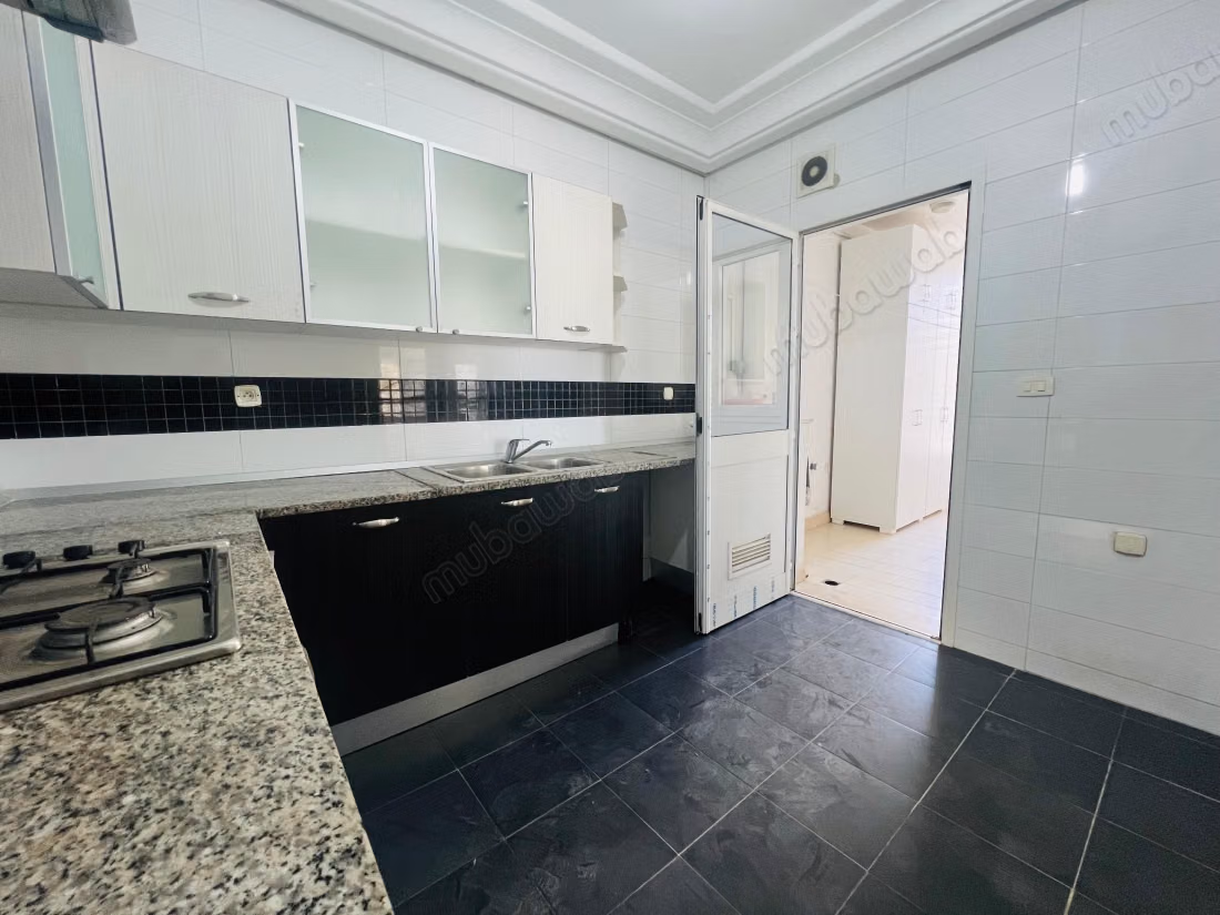 A louer un appartement en S3 à Ennasr 1
