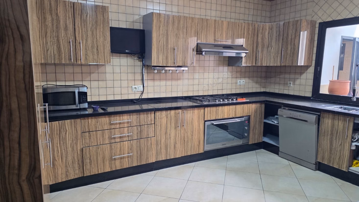 Apartamento en alquiler en Racine. Superficie total 248 m². Puerta blindada y residencia segura