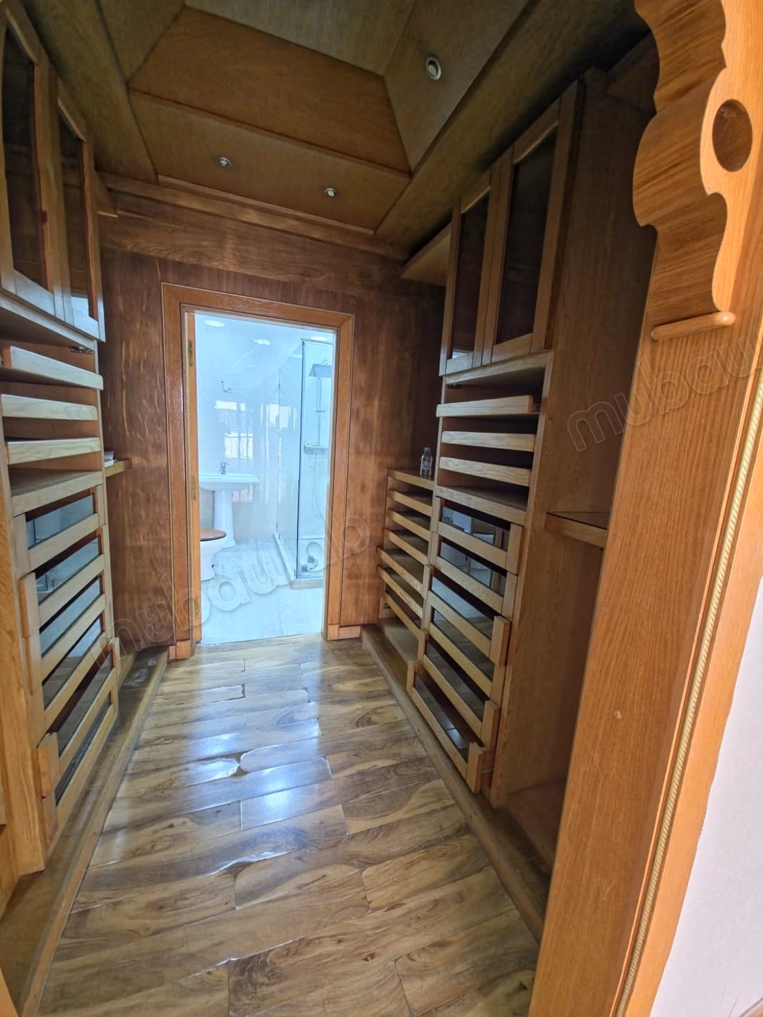 Apartamento en alquiler en Racine. Superficie total 248 m². Puerta blindada y residencia segura