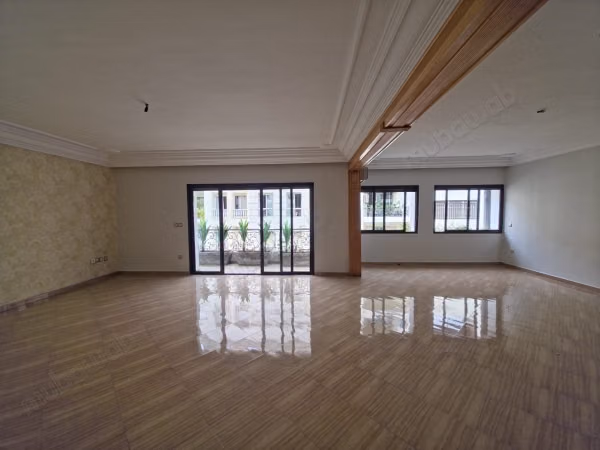 Apartamento en alquiler en Racine. Superficie total 248 m². Puerta blindada y residencia segura