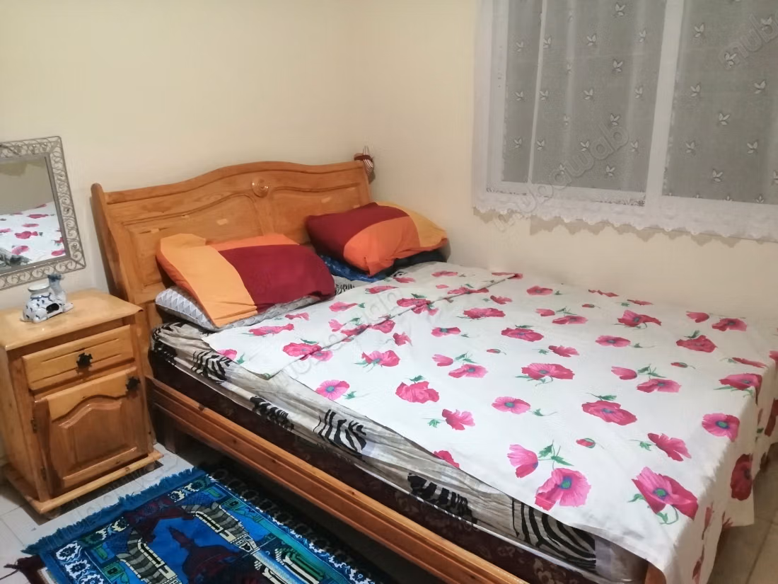 Superbe appartement à louer à Andalous. 
Superficie 65 m². 
Meublé
