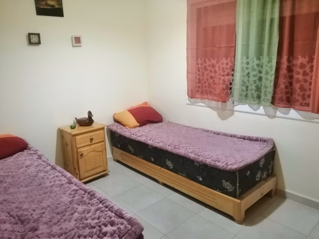 Superbe appartement à louer à Andalous. 
Superficie 65 m². 
Meublé