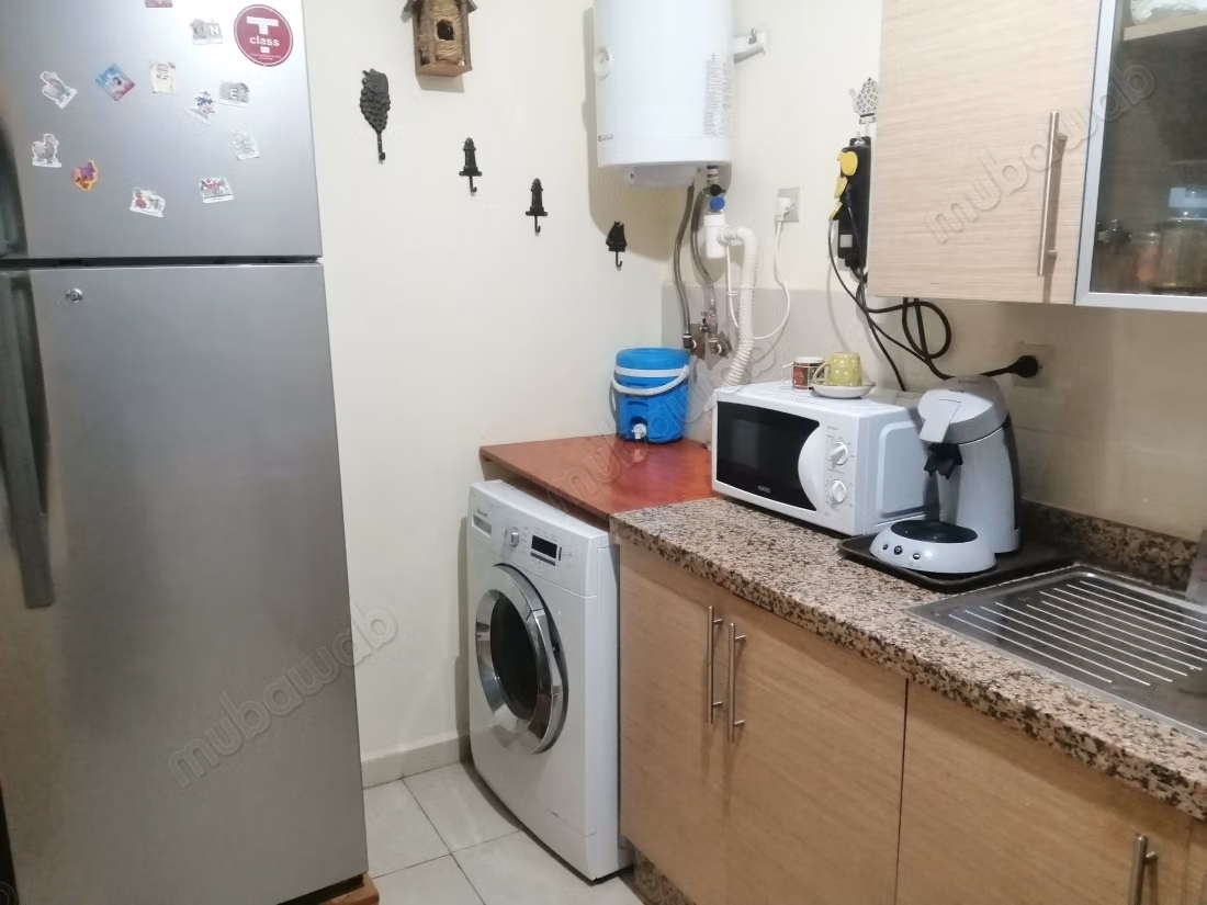 Superbe appartement à louer à Andalous. 
Superficie 65 m². 
Meublé