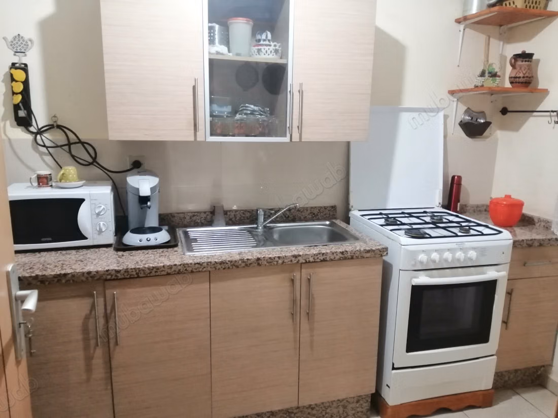 Superbe appartement à louer à Andalous. 
Superficie 65 m². 
Meublé
