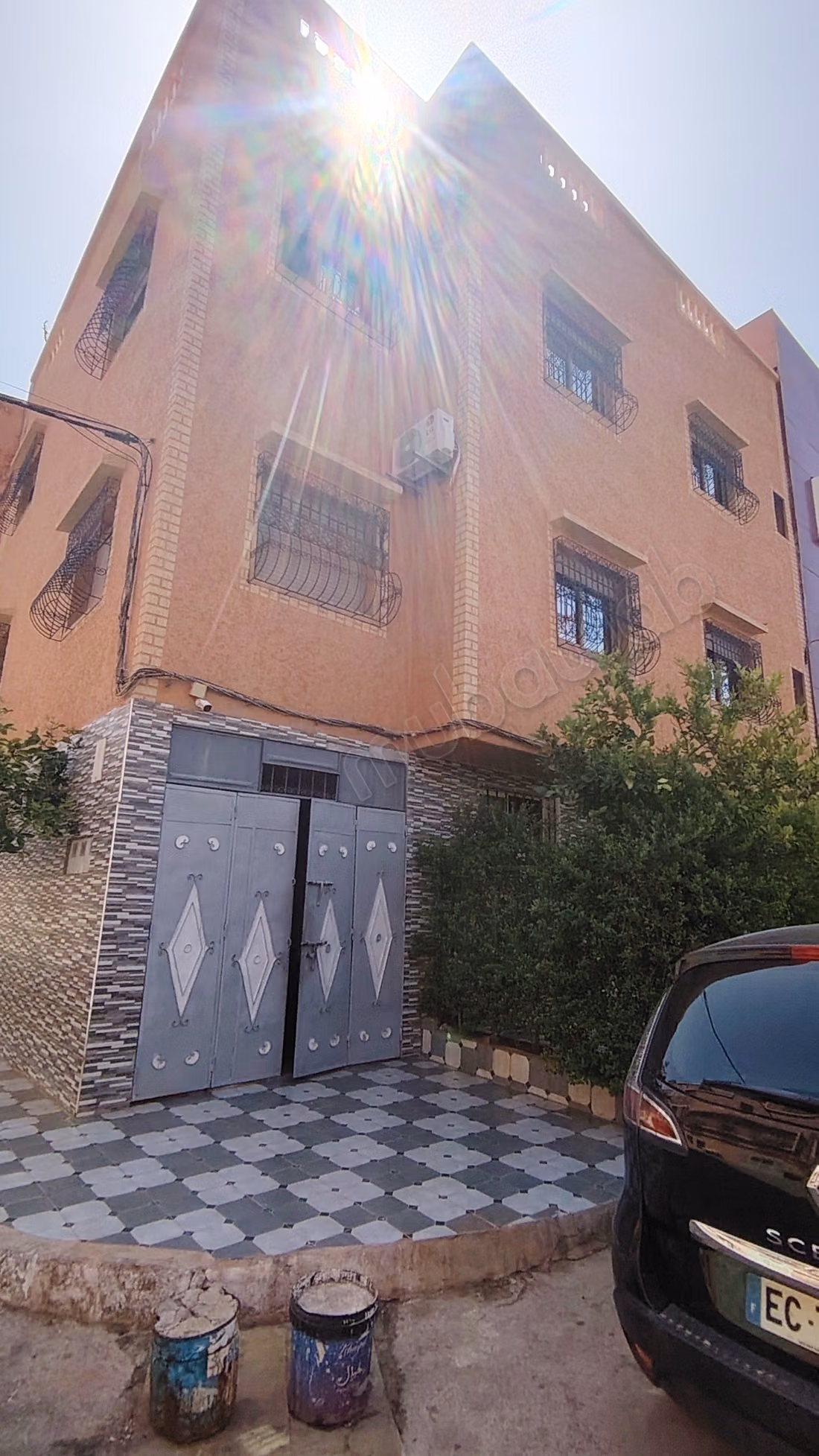 Find your house for sale in Daoudiat. 3 rooms. Satellite dish