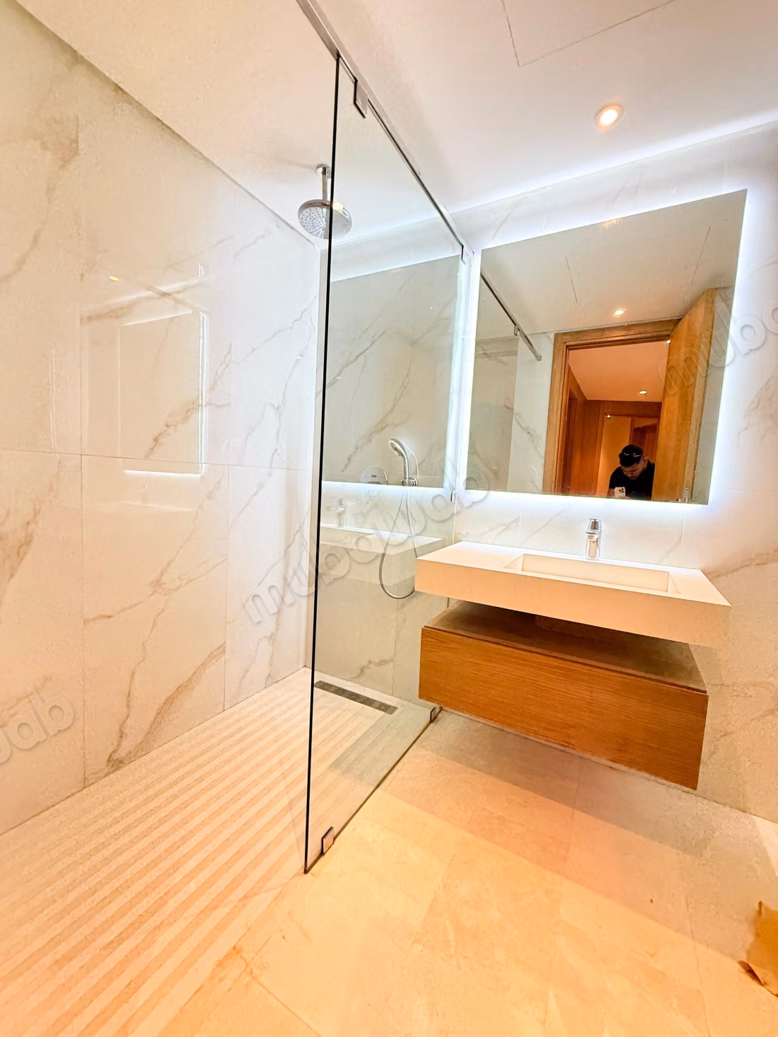Great apartment for rent in Les princesses. Small area 84 m². Cellar