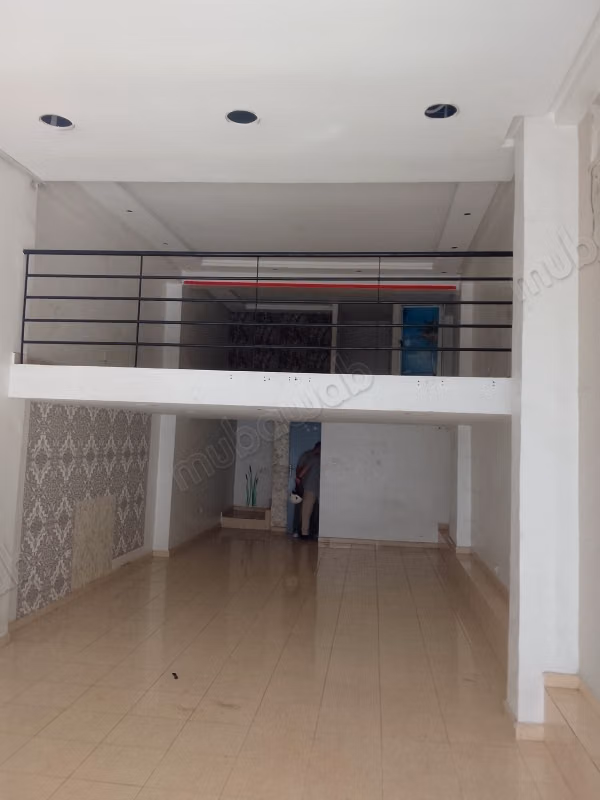 Magasin aménagé très passante à palmier 
110m2