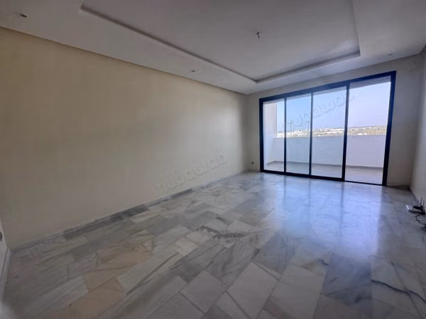 Bellissimo appartamento in affitto a Riyad. 3 stanze. Con ascensore e terrazza