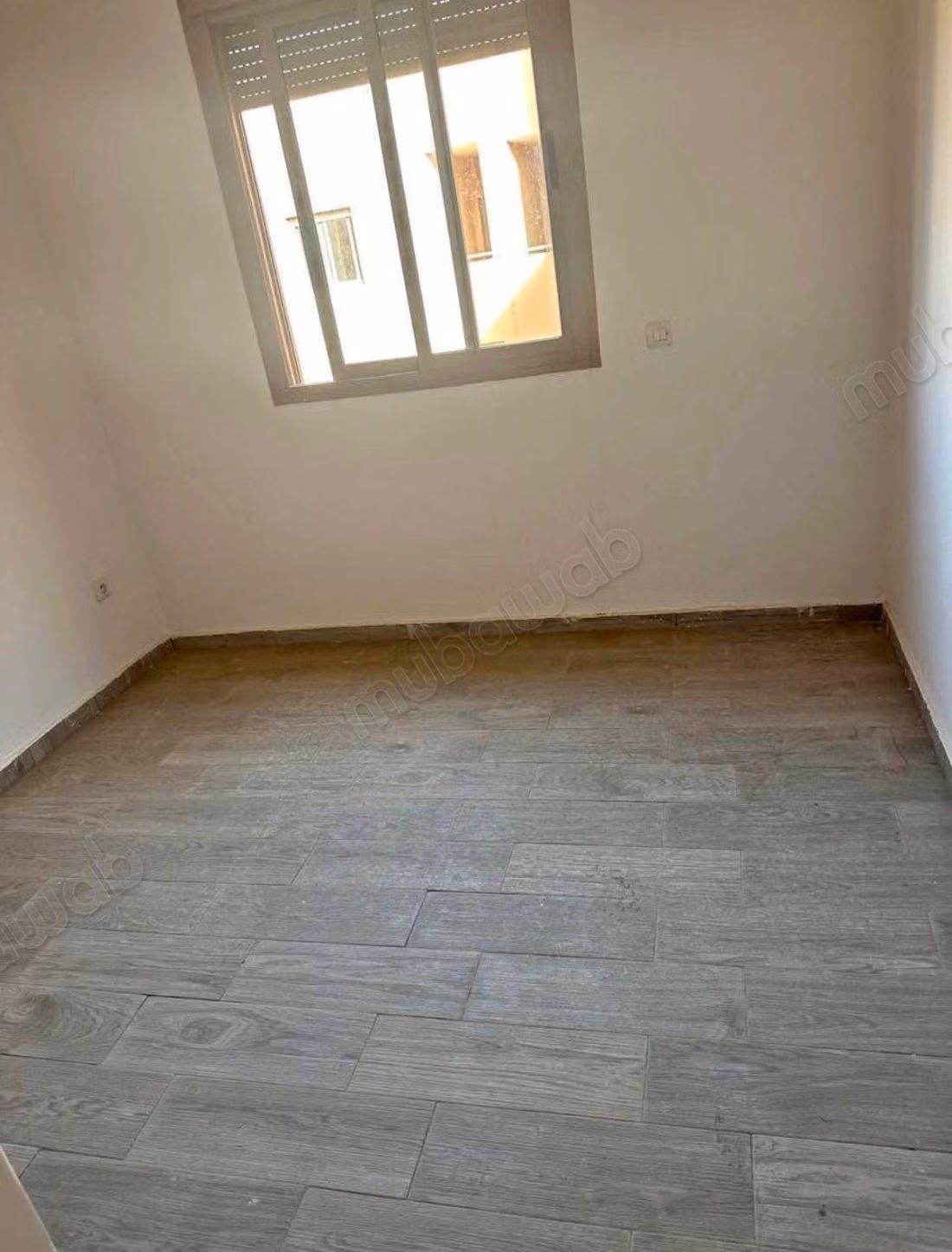 Rent this apartment in Hay Targa. Area 70 m². Pool, air conditioning