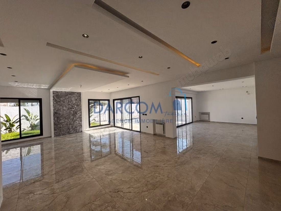 A Vendre Villa De Luxe à La Soukra