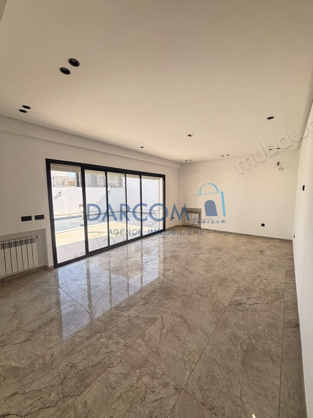 A Vendre Villa De Luxe à La Soukra