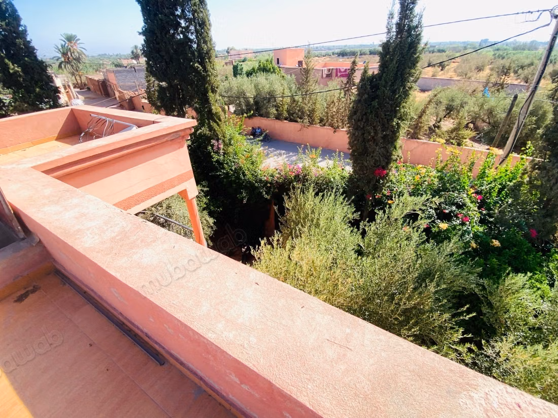 Eccellente villa in vendita a Titrhamza, con un'area di 486 metri quadrati.