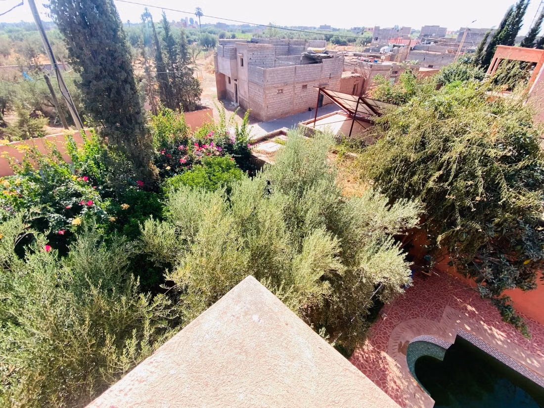 Eccellente villa in vendita a Titrhamza, con un'area di 486 metri quadrati.