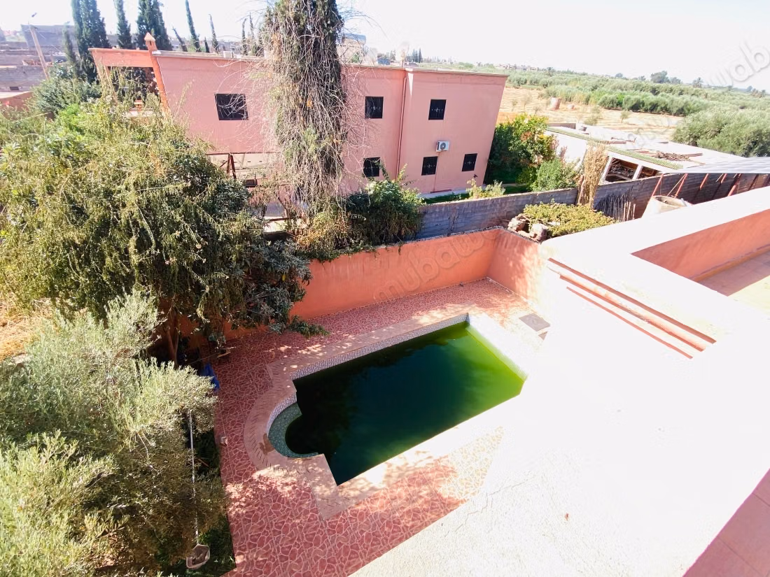 Eccellente villa in vendita a Titrhamza, con un'area di 486 metri quadrati.