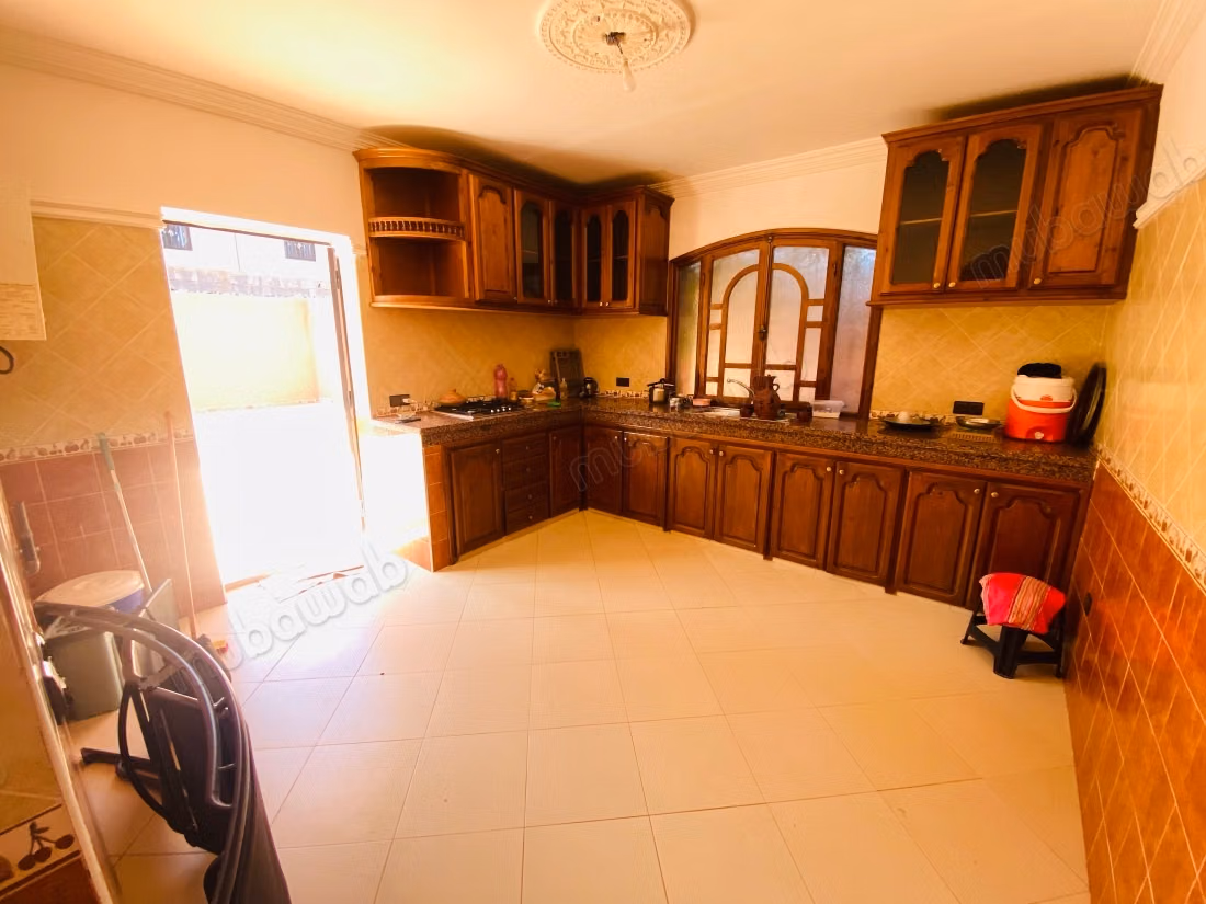 Eccellente villa in vendita a Titrhamza, con un'area di 486 metri quadrati.