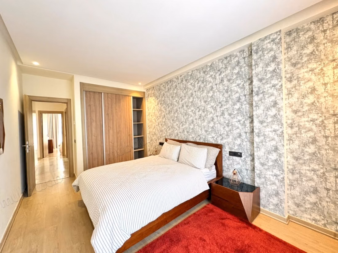 Très bel appartement en location à Founti.
Surface de 120 m².
Meublé
