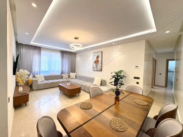 Muy bonito apartamento en alquiler en Founti. Superficie de 120 m². Amueblado