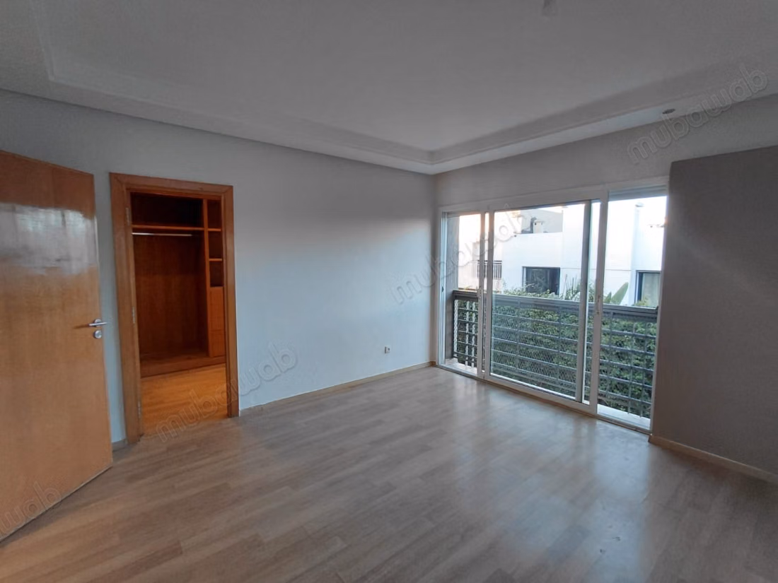 For rent, beautiful empty villa in Ain Diab