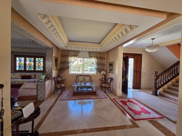Luxe villa te koop in Riyad. 8 kamers. Terras en tuin