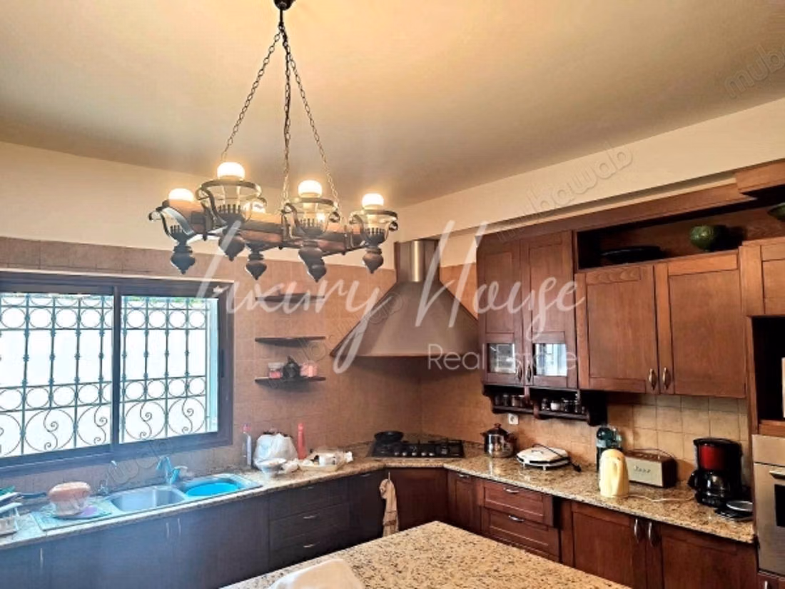 Incantevole villa padronale S4 su un livello a La Soukra