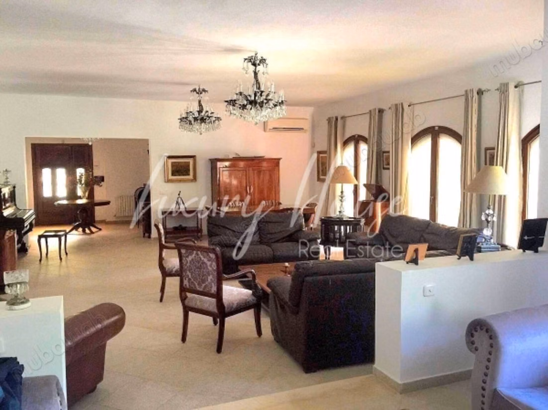 Incantevole villa padronale S4 su un livello a La Soukra