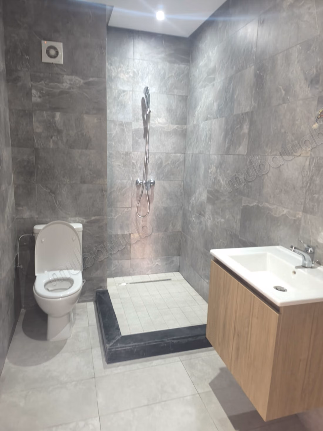 Leeg Appartement Te Huur - Almaz