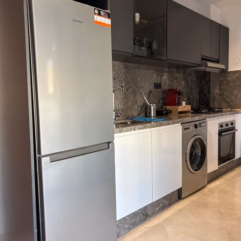 Sell apartment in Les princesses. 
2 large rooms. 
Lift and garage