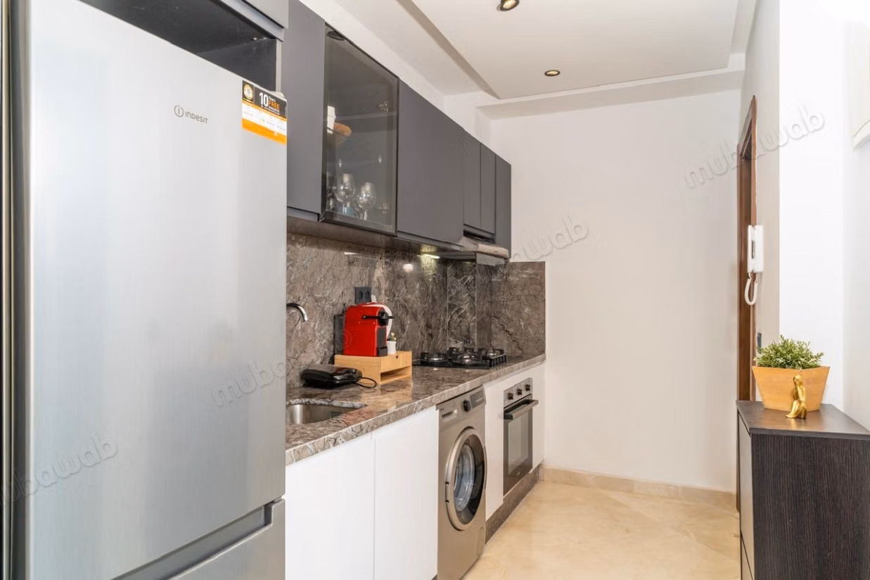 Sell apartment in Les princesses. 
2 large rooms. 
Lift and garage
