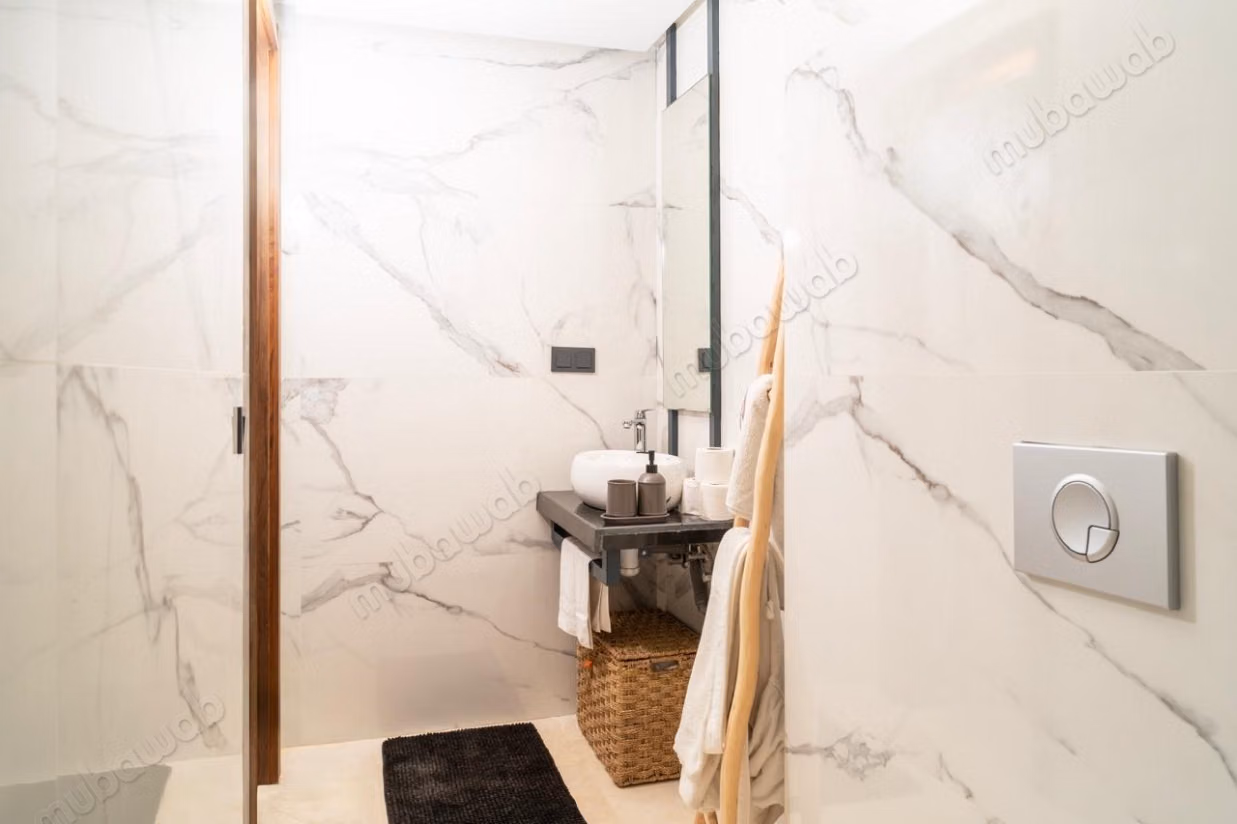 Sell apartment in Les princesses. 
2 large rooms. 
Lift and garage