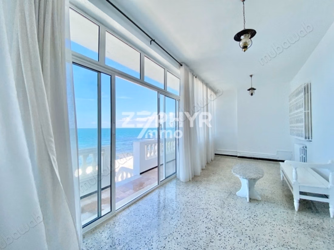 In affitto un piano terra S3 fronte mare a Marsa Corniche