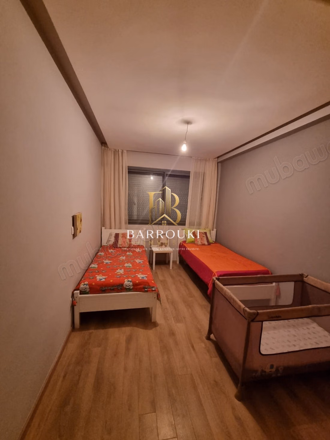 Bel appartement en location à Dar Bouazza.
Superficie 95 m².
Bien meublé